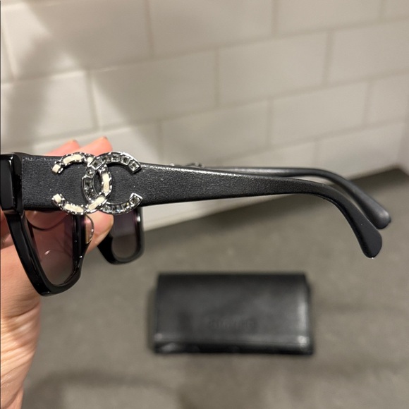 Rare Authentic Chanel Oversized Leather CC Cat Eye Sunglasses - Picture 4 of 11